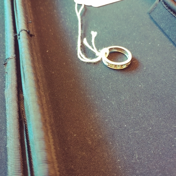 Silver and Peridot Ring - Picture 3 of 4